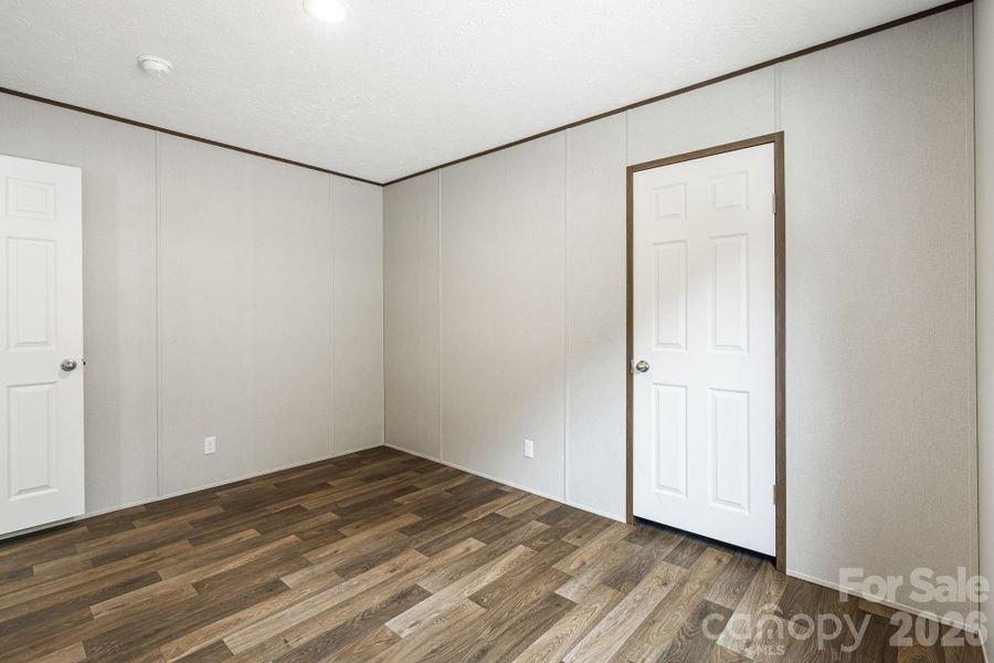 Spacious, unfurnished interior of a new home in , Nebo (Image 36).