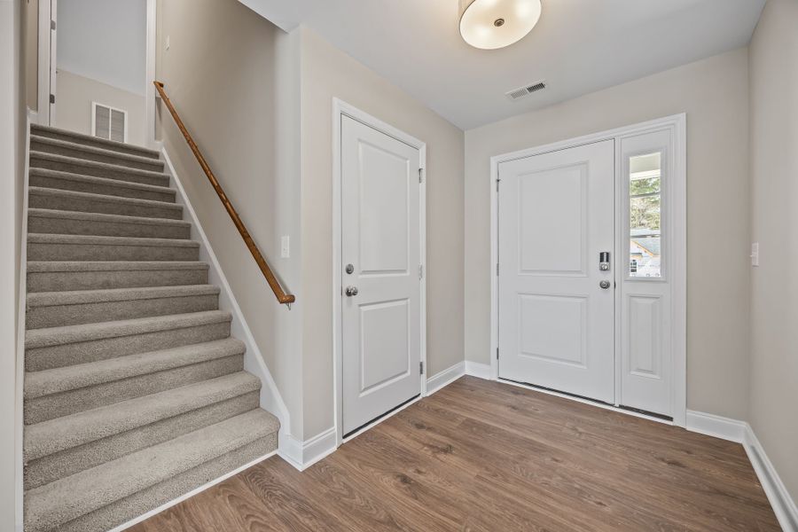 Spacious, unfurnished interior of a new home in Davenport Farms, Winterville (Image 15).