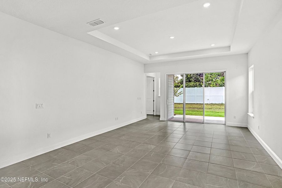 Spacious, unfurnished interior of a new home in Everlake at Mandarin, Jacksonville (Image 18).
