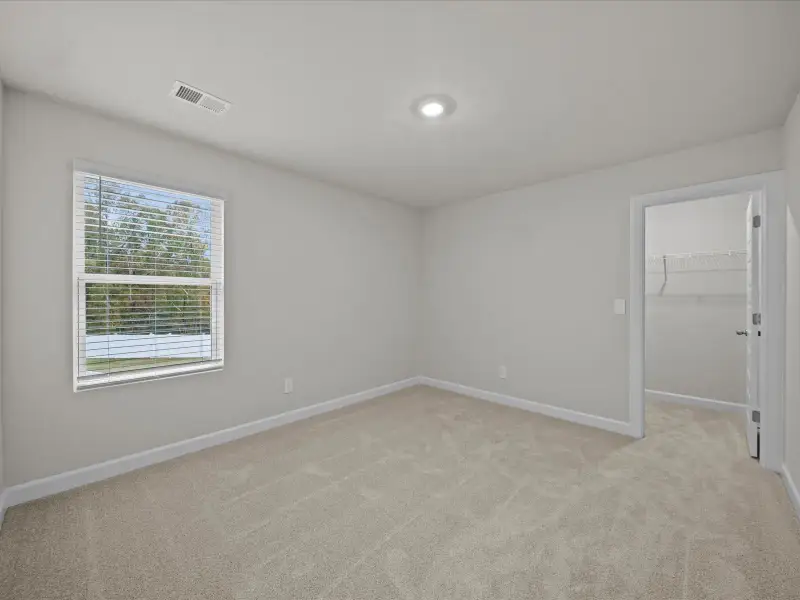 Spacious, unfurnished interior of a new home in Wexford Park, Fountain Inn (Image 18).