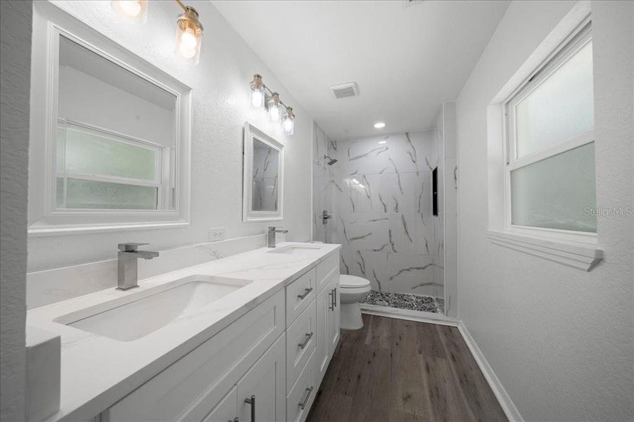 Furnished interior view inside a new home in , Ocklawaha (Image 14).