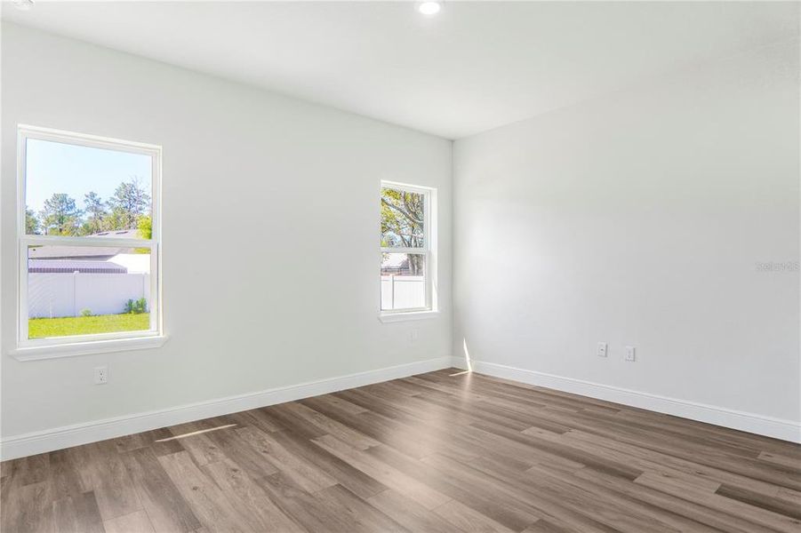 Spacious, unfurnished interior of a new home in , Ocala (Image 28).