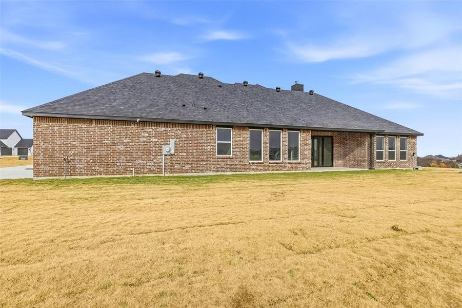 Exterior details and patio area of a home in Aledo Heights - Aledo ISD, Aledo (Image 4).