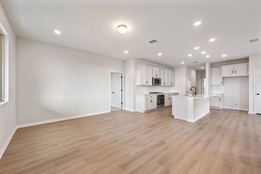 Family Room & Kitchen Family Room & Kitchen