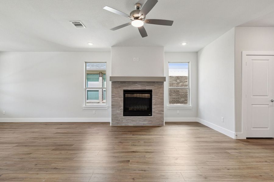 Spacious, unfurnished interior of a new home in Dove Hollow, Waxahachie (Image 13). Spacious, unfurnished interior of a new home in Dove Hollow, Waxahachie (Image 13).