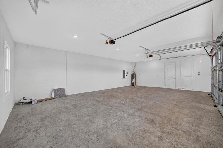 Spacious, unfurnished interior of a new home in , Ocala (Image 45).