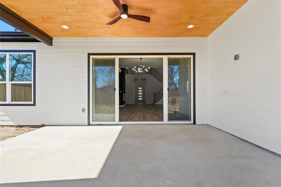 Exterior details and patio area of a home in , Dallas (Image 3).
