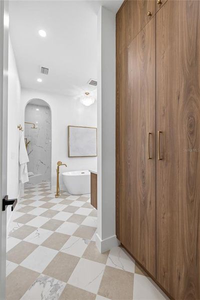 Spacious, unfurnished interior of a new home in , St. Petersburg (Image 24).