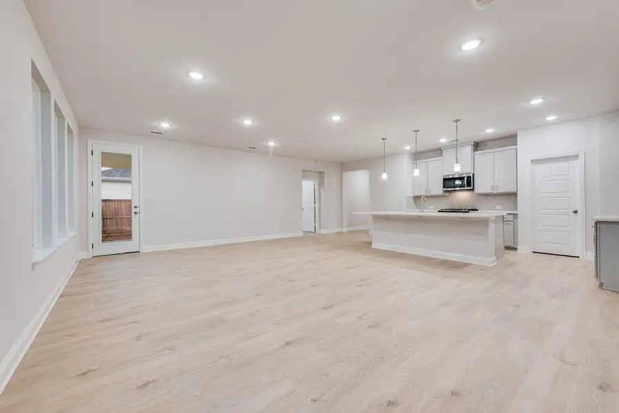 Spacious, unfurnished interior of a new home in Creekside of Crowley, Crowley (Image 24).