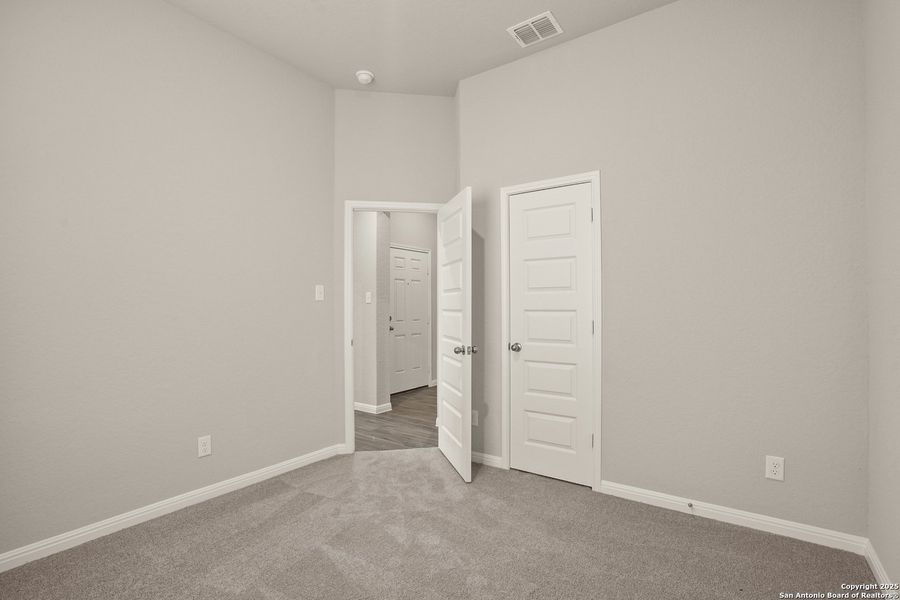 Spacious, unfurnished interior of a new home in Cinco Lakes, San Antonio (Image 10).