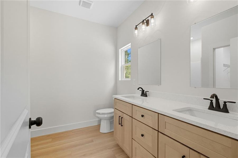 Furnished interior view inside a new home in , Toccoa (Image 9).
