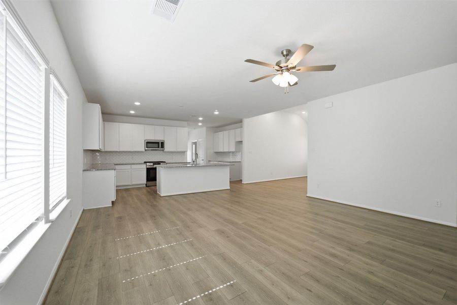 Spacious, unfurnished interior of a new home in Steed Landing, Texas City (Image 18). Spacious, unfurnished interior of a new home in Steed Landing, Texas City (Image 18).