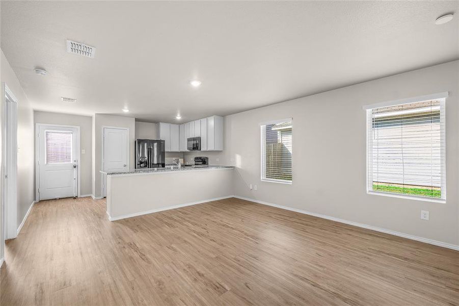 Spacious, unfurnished interior of a new home in , Fort Worth (Image 17).