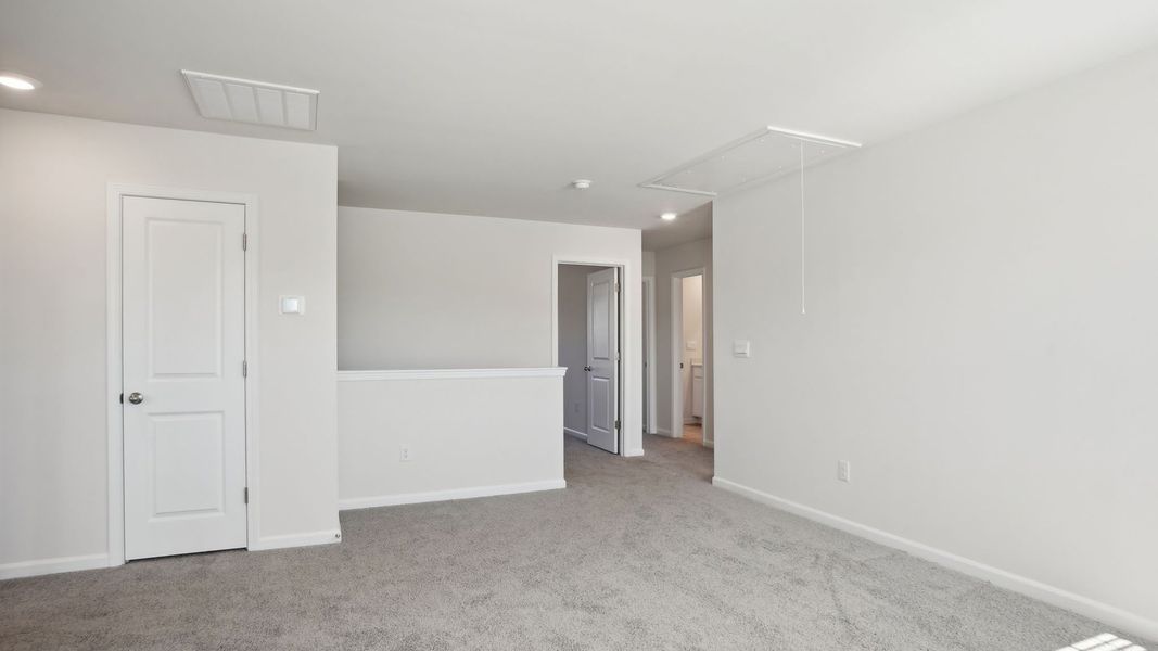 Spacious, unfurnished interior of a new home in Granite Falls, Lancaster (Image 29).