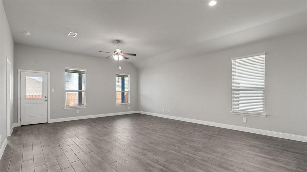 Spacious, unfurnished interior of a new home in Treeline, Justin (Image 20).