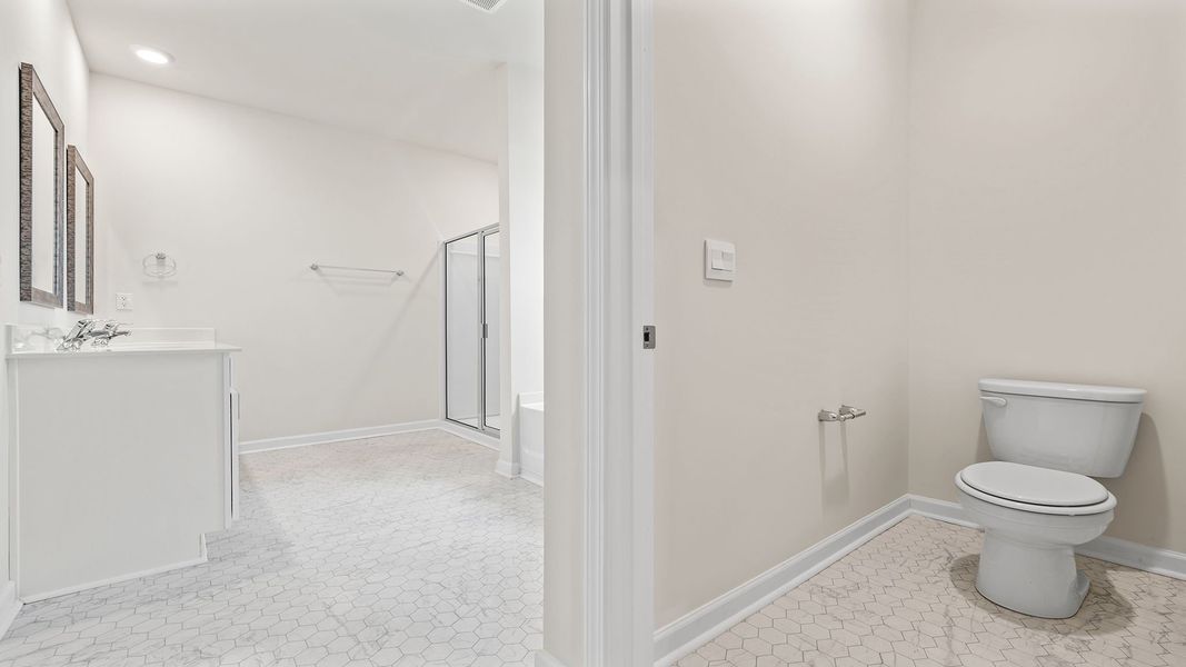 Spacious, unfurnished interior of a new home in Woodglen, Piedmont (Image 25).