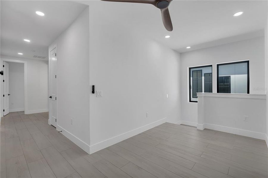 Spacious, unfurnished interior of a new home in , Orlando (Image 20).