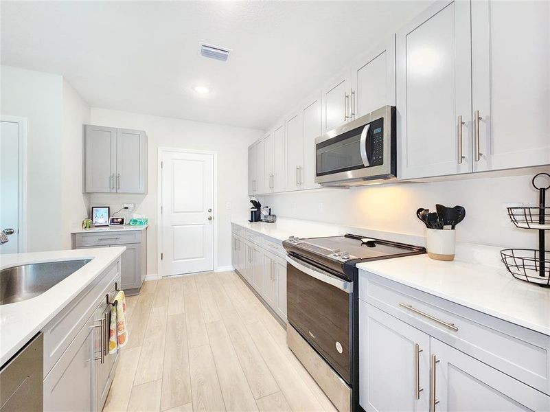 Furnished interior view inside a new home in Two Rivers, Zephyrhills (Image 19). Furnished interior view inside a new home in Two Rivers, Zephyrhills (Image 19).