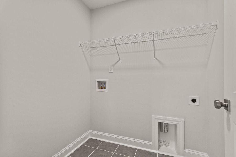 Spacious, unfurnished interior of a new home in Sweetgrass Station, Summerville (Image 27).