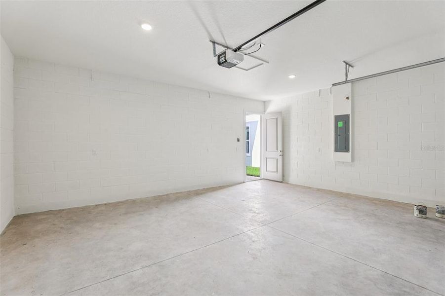 Spacious, unfurnished interior of a new home in Trinity Place, St. Cloud (Image 32).