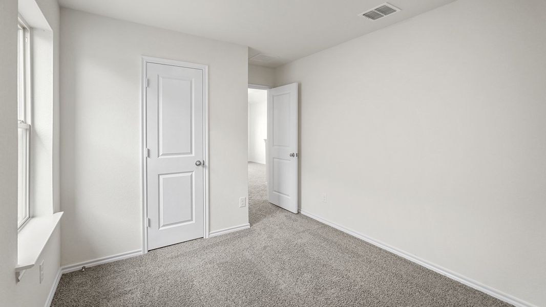 Spacious, unfurnished interior of a new home in Blaire Lake, Tyler (Image 19).