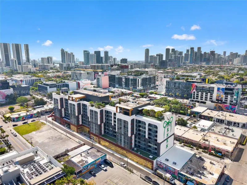 Condo located in Miami, FL showcasing its design and architecture (Image 37).