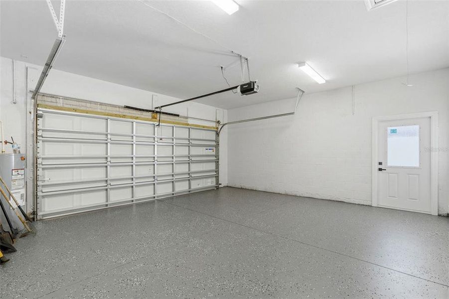 Spacious, unfurnished interior of a new home in , Tampa (Image 31).