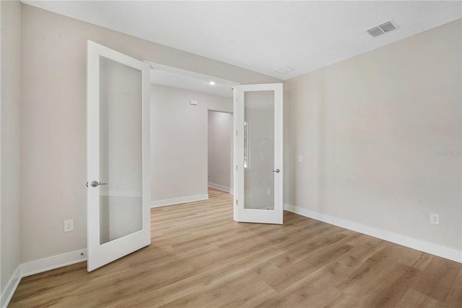 Spacious, unfurnished interior of a new home in , Tampa (Image 39).