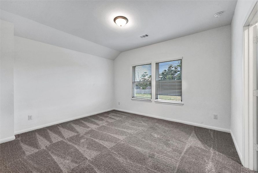 Spacious, unfurnished interior of a new home in Aldine Pines, Houston (Image 26).