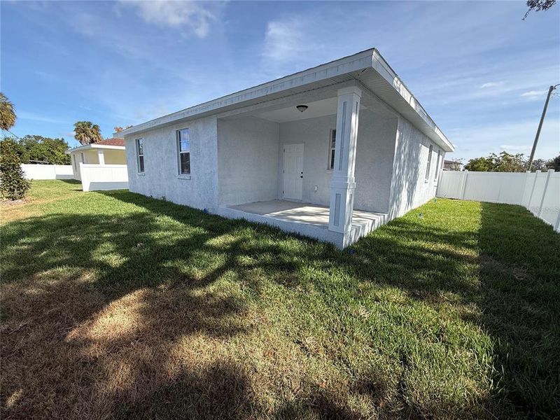 Exterior details and patio area of a home in , St. Petersburg (Image 3).