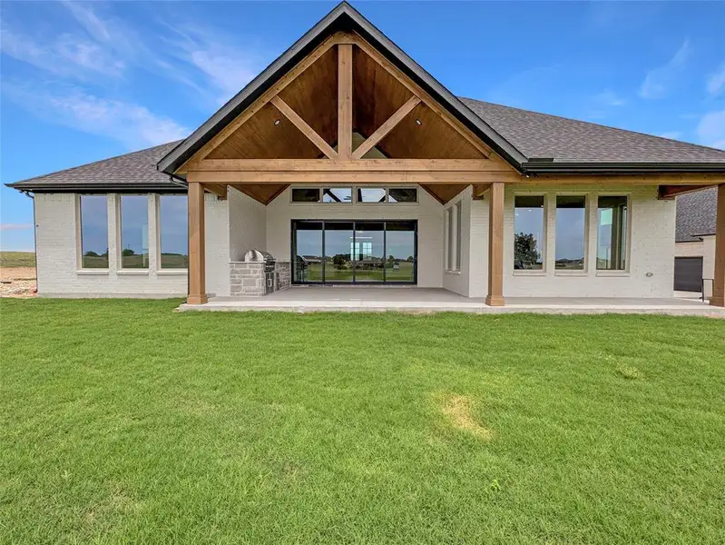 Exterior details and patio area of a home in The Retreat, Cleburne (Image 15).