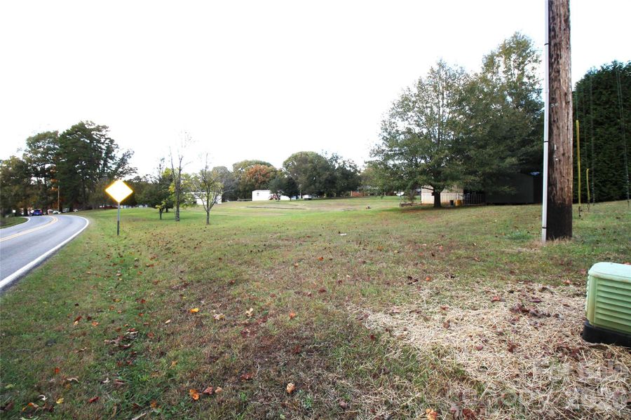 Natural landscape and outdoor views near in Gastonia (Image 7). Natural landscape and outdoor views near in Gastonia (Image 7).