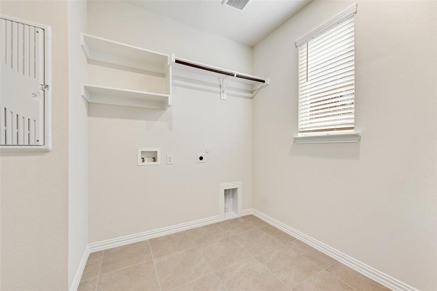 Spacious, unfurnished interior of a new home in Walden Pond, Forney (Image 14).