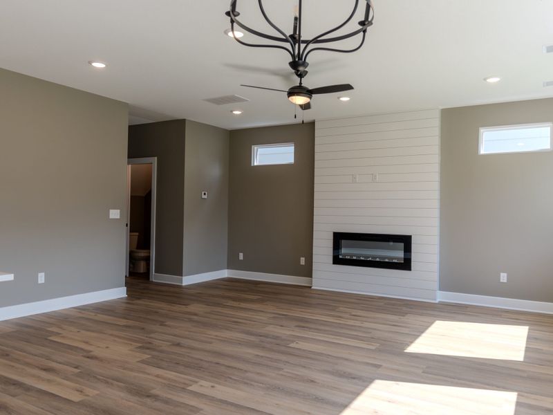 Spacious, unfurnished interior of a new home in Heritage Commons, Andover (Image 6).