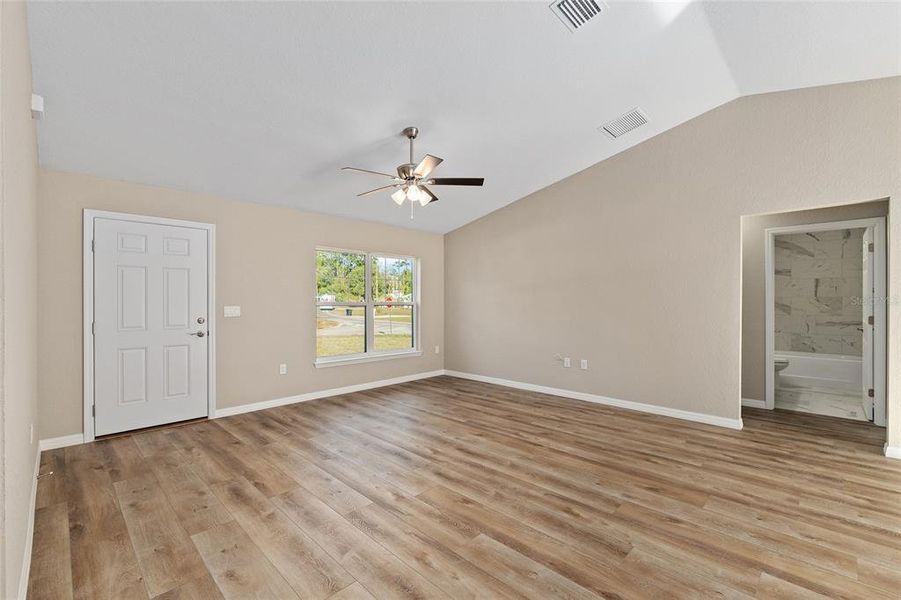 Spacious, unfurnished interior of a new home in , Citrus Springs (Image 24).