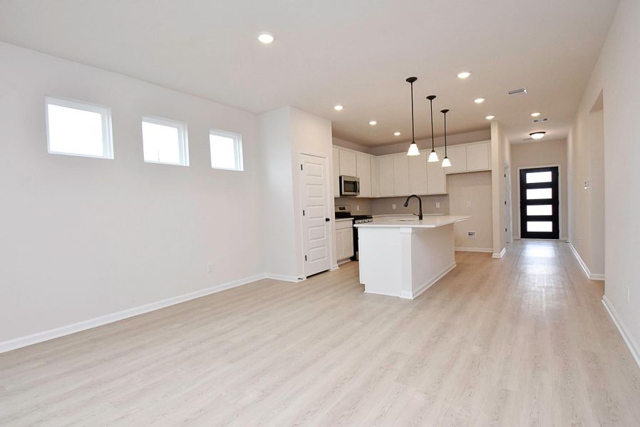 Spacious, unfurnished interior of a new home in Fulshear Lakes, Fulshear (Image 20).
