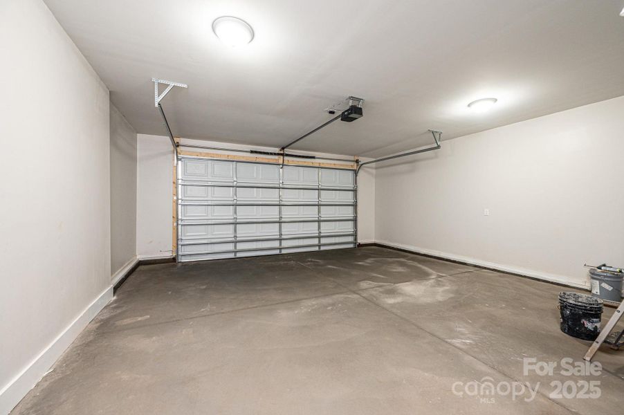 Spacious, unfurnished interior of a new home in , Newton (Image 9).