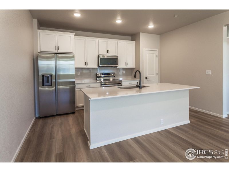 KITCHEN ISLAND