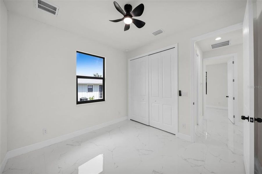 Spacious, unfurnished interior of a new home in , Englewood (Image 10).