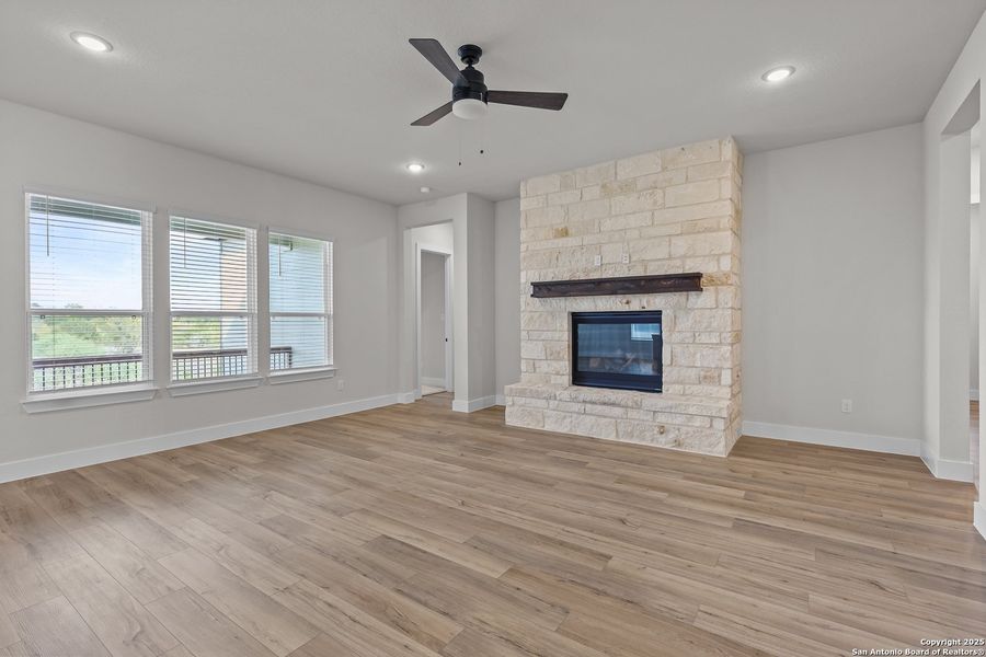 Spacious, unfurnished interior of a new home in Homestead, Schertz (Image 26).