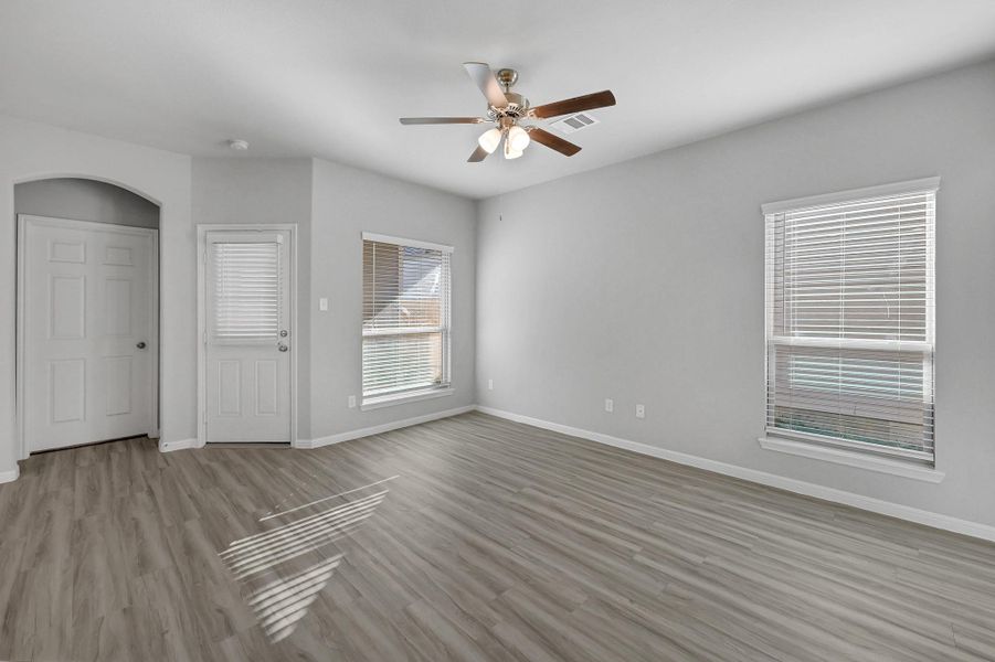Spacious, unfurnished interior of a new home in Woodland Lakes, Huffman (Image 20).