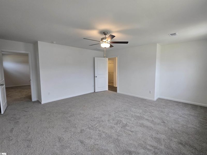 Spacious, unfurnished interior of a new home in Halton Oaks, Spartanburg (Image 25).