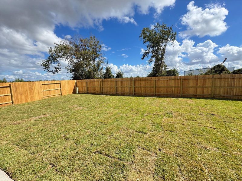 **Photos are a representation of the floor plan. This is not the actual homesite.**