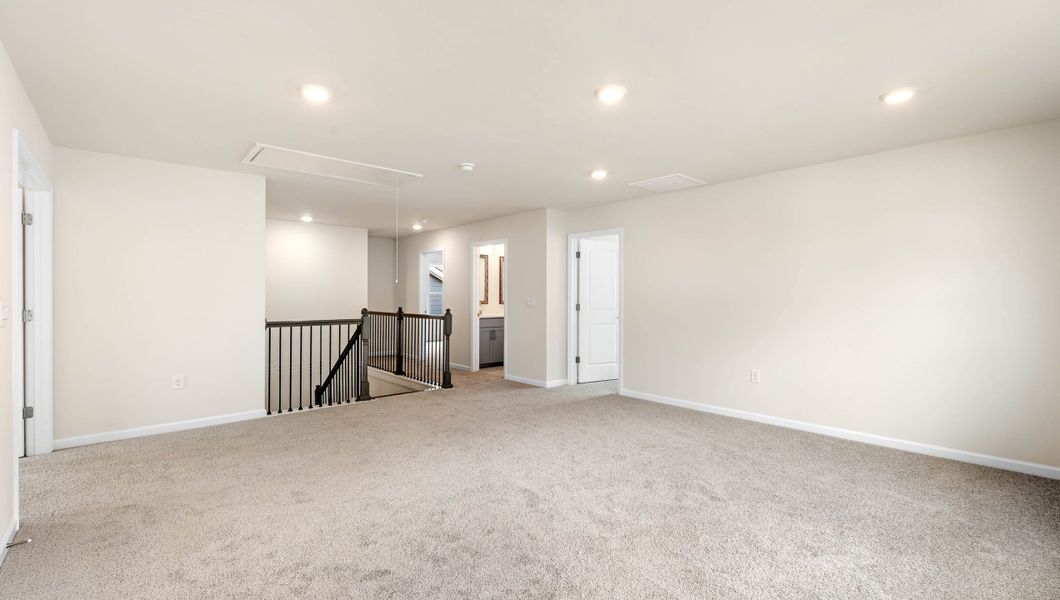 Spacious, unfurnished interior of a new home in Williams Ridge, Woodruff (Image 31).