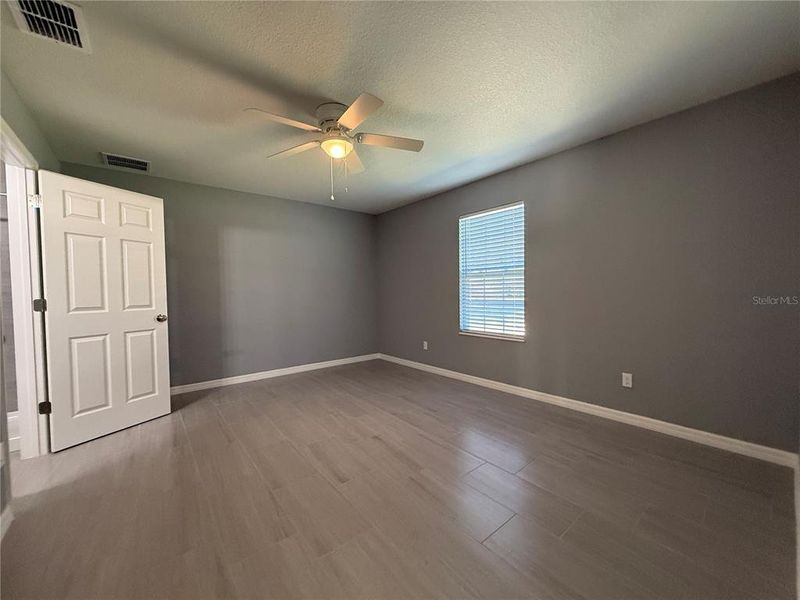 Spacious, unfurnished interior of a new home in , Dunnellon (Image 8).