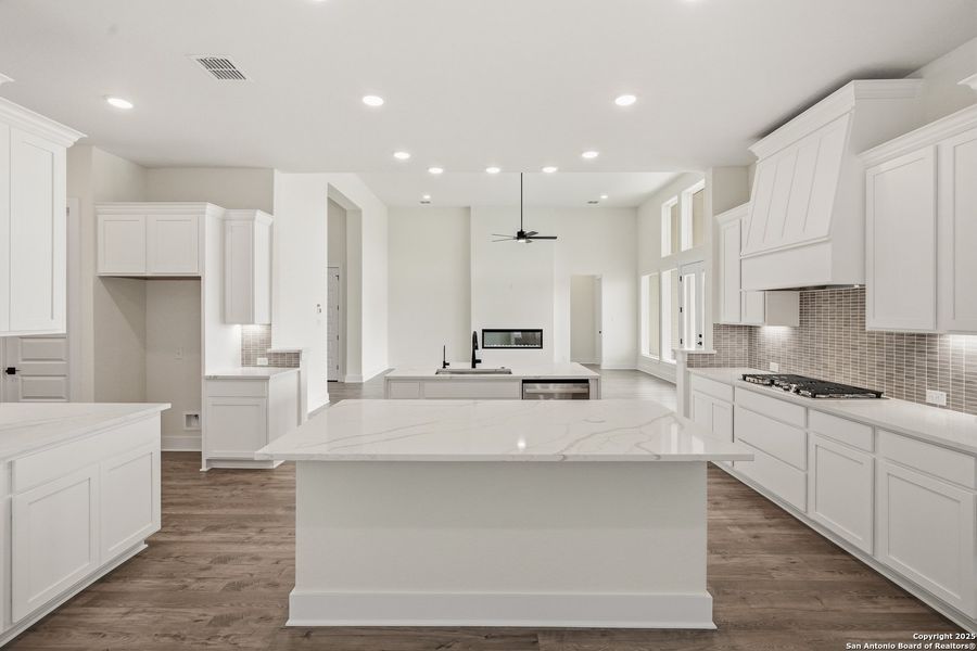 Furnished interior view inside a new home in Mesa Western, Cibolo (Image 13). Furnished interior view inside a new home in Mesa Western, Cibolo (Image 13).
