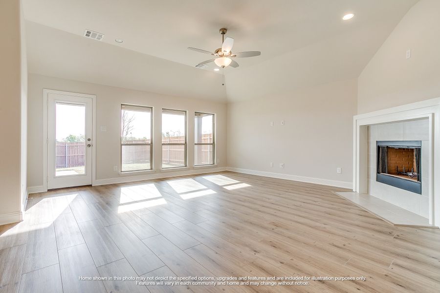 Spacious, unfurnished interior of a new home in The Oasis, Waxahachie (Image 5).