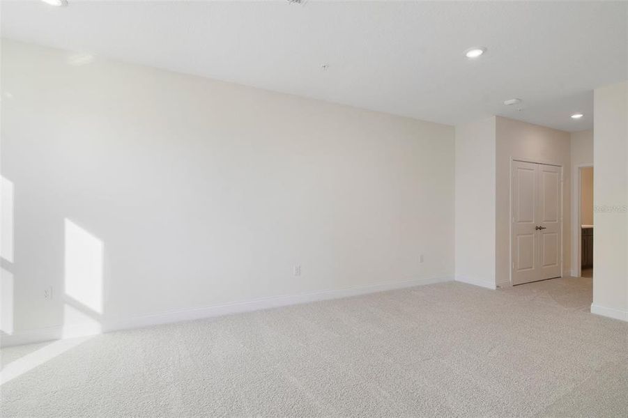 Spacious, unfurnished interior of a new home in Gatherings® of Lake Nona, Orlando (Image 12).