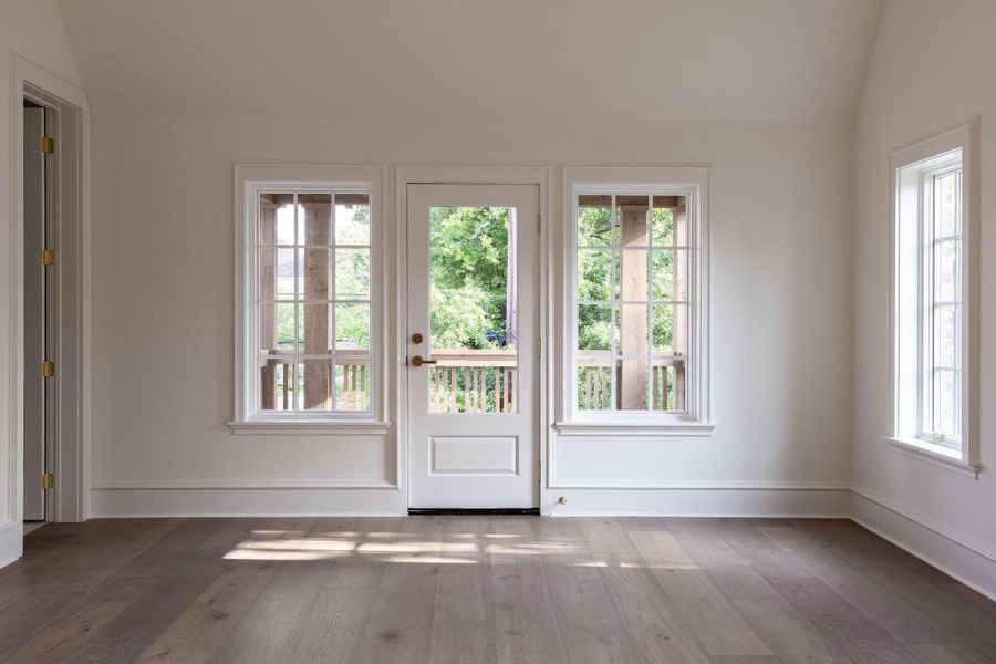 Spacious, unfurnished interior of a new home in , Houston (Image 14).