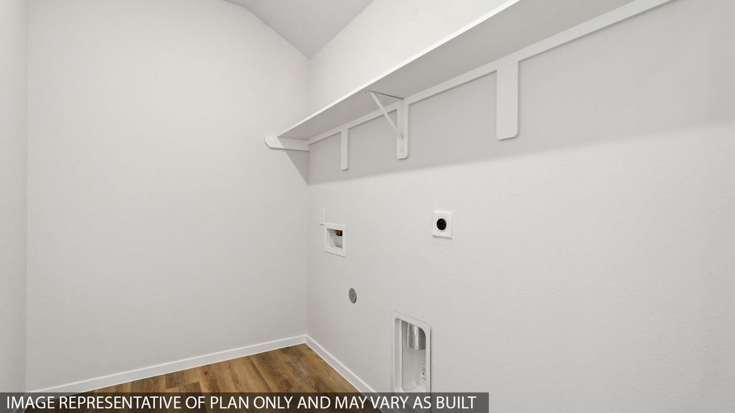 Spacious, unfurnished interior of a new home in Sunterra, Katy (Image 14).